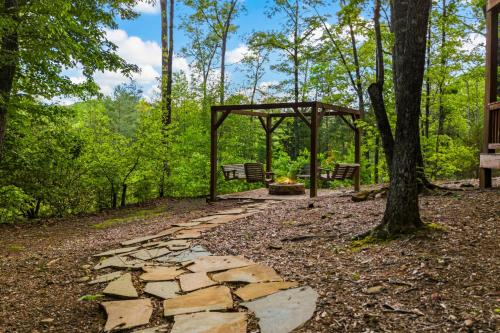 Zahrada ubytování Sunset Pointe - Hot tub game room fire pit and more