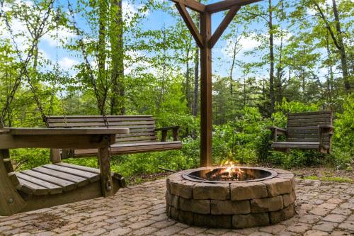 Zahrada ubytování Sunset Pointe - Hot tub game room fire pit and more
