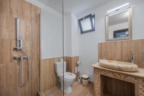 a bathroom with a shower and a toilet and a sink at Complex Sea Star 2Mai in 2 Mai