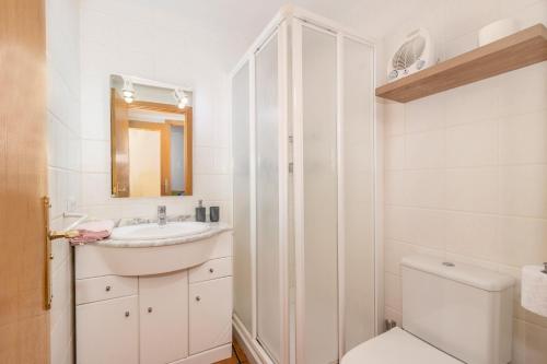 Bilik mandi di Casa Rural Cambuleta en La Bastida