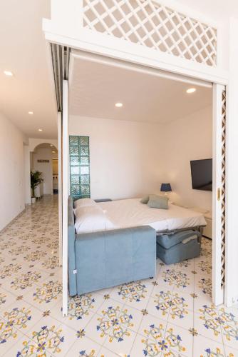 Una cama o camas en una habitación de Appartamento Fronte Mare con Accesso Spiaggia