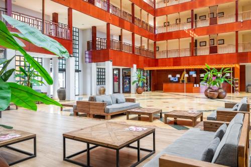 a large living room with couches and tables at ALEGRIA Colonial Mar Aquafun in Roquetas de Mar