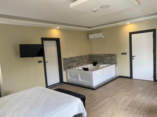 Postel nebo postele na pokoji v ubytování Ağva Capella Hideaway Hotel
