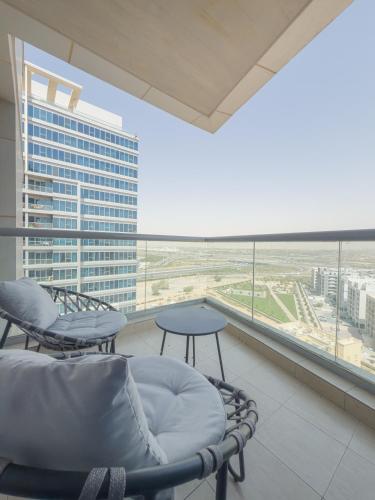 Nasma Luxury Stays - Sky-High Serenity in Stylish 2BR Retreat
