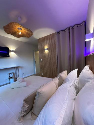 a bedroom with a large bed with white pillows at Studio MBS 2- Cosy, Tramway, Wifi, Parking, Equipé in Montpellier