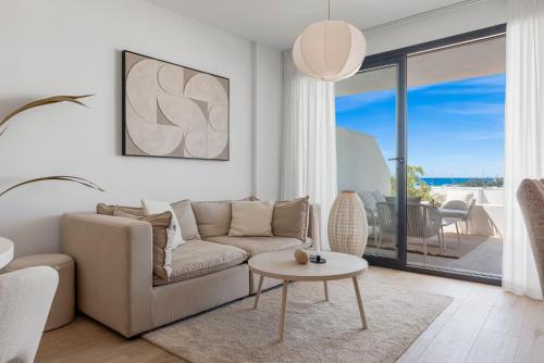 Estepona Beach Getaway 2BR Apartment w Sea View