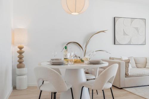 Estepona Beach Getaway 2BR Apartment