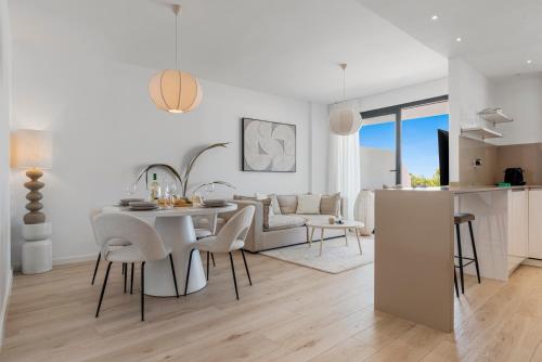 Estepona Beach Getaway 2BR Apartment