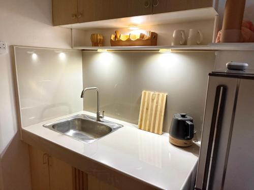 Kuchyň nebo kuchyňský kout v ubytování Luxury apartment unit, Bacolod city
