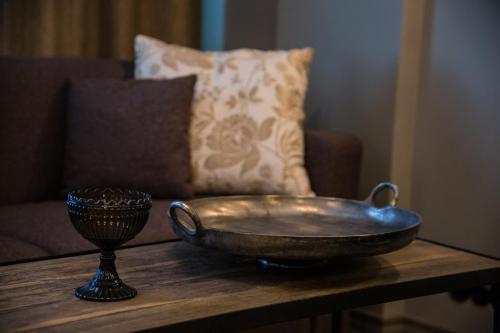 a bowl on top of a table with a couch at Hotelli Olof in Tornio