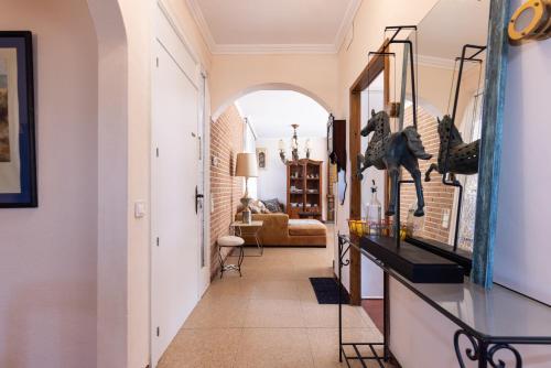 a hallway with an archway and a living room at Villa Frades in Salou