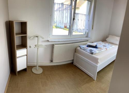 a small bedroom with a bed and a window at Zentral und ruhig EG in Hirschaid