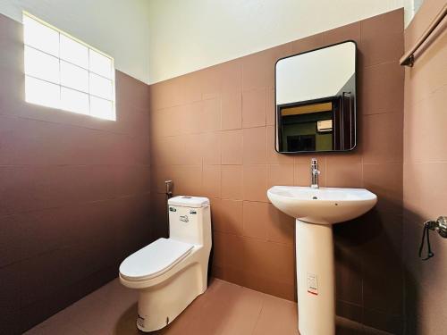 a bathroom with a toilet and a sink at 公园龍门客栈 in Luang Prabang