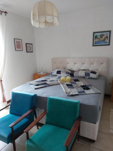 Apartment with a spacious garden and pool