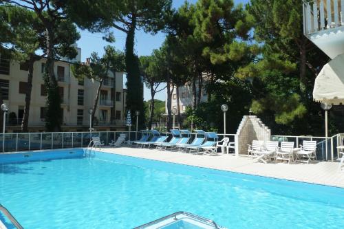 Bazén v ubytování Hotel Astra nebo v jeho okolí