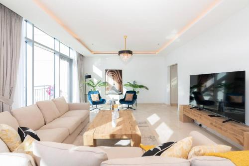 Holiday Boulevard - Luxury 3BR Penthouse with Burj Khalifa and Creek Views