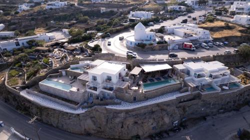 Bazén v ubytování Νumi Boutique Hotel nebo v jeho okolí
