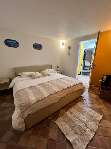 Ένα ή περισσότερα κρεβάτια σε δωμάτιο στο Lovely stay in provence