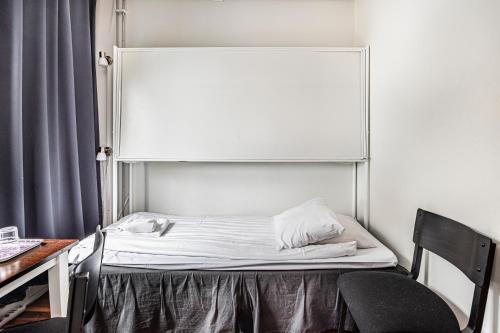 a bed in a room with a desk and a chair at Sure Hotel by Best Western Vilsta Sporthotell in Eskilstuna