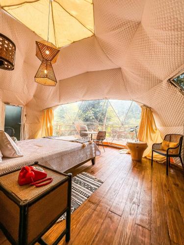 Ruang duduk di River Glamping Boutique Jarabacoa