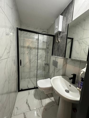 Ένα μπάνιο στο Antalya Apart House - 11