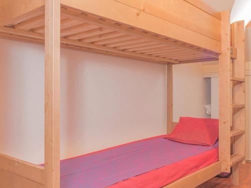 a bedroom with a bunk bed with a red pillow at Charmant 2 Pièces pour 6 Personnes avec Piscine et Terrasse - Proche Saint-Lary-Soulan - FR-1-504-140 in Vignec