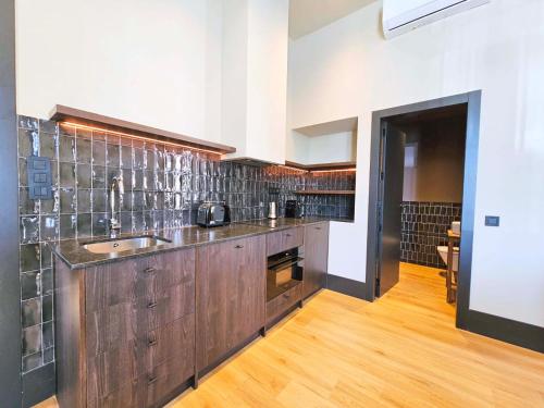 Η κουζίνα ή μικρή κουζίνα στο Apartamentos Kong Living Muralla del Mar