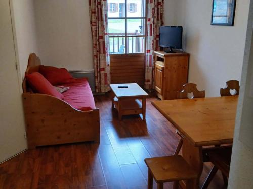 Séjour Pyrénéen Authentique: T2 Cabine, Terrasse, Piscine, Proche St-Lary-Soulan, Navette Gratuite - FR-1-504-139