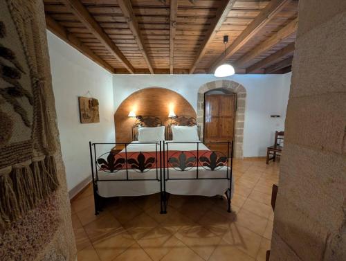 Ένα ή περισσότερα κρεβάτια σε δωμάτιο στο Antifanous Apartments