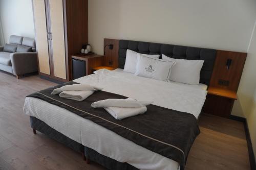 a bedroom with a large bed with two pillows on it at Er Turistik Otel in Dikili