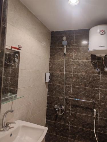 Bilik mandi di Boutique Centro Citta Hotel
