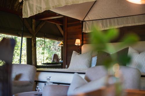 Un lugar para sentarse en Lalibela Game Reserve Tree Tops Safari Lodge