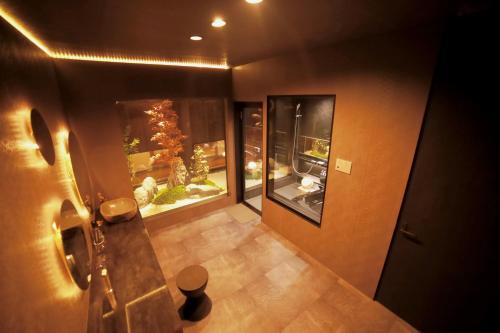 a hallway with a large aquarium in a room at Osakaya Hotel & SAUNA in Kaizuka