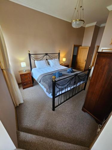 Katil atau katil-katil dalam bilik di No 8 Lomond Castle