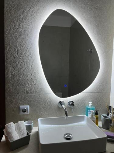 Ένα μπάνιο στο Ammoudi Hideaway