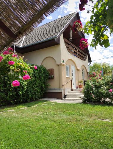 Holiday home in Balatonkeresztur 41050