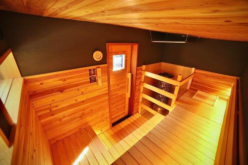 an inside view of a sauna in a cabin at Osakaya Hotel & SAUNA in Kaizuka