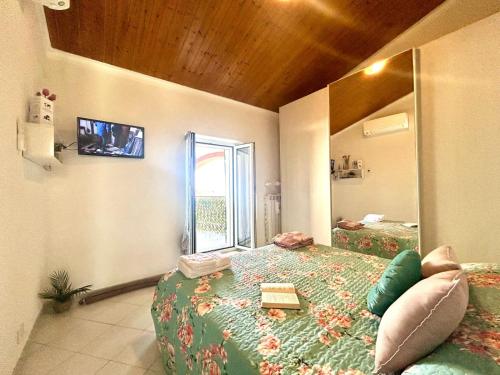 Ένα ή περισσότερα κρεβάτια σε δωμάτιο στο Villa La Rosa by Holiday World