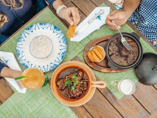 Makanan di atau berdekatan perkhemahan mewah