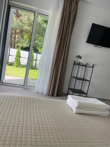 Katil atau katil-katil dalam bilik di Izabelės apartamentai