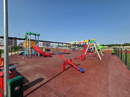 Ο χώρος παιχνιδιού για παιδιά στο Sika Trezor Apartment Arad