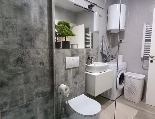 Ένα μπάνιο στο Blues Apartment