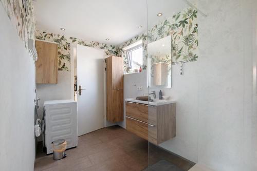 a bathroom with a sink and a mirror at Gasthof Bräuhaus Lepple Apartments in Vöhringen