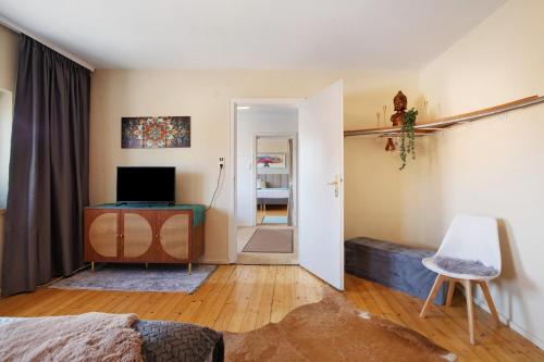 a living room with a bed and a television at Gasthof Bräuhaus Lepple Apartments in Vöhringen