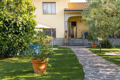 Κήπος έξω από το Luana & Marcello's villa