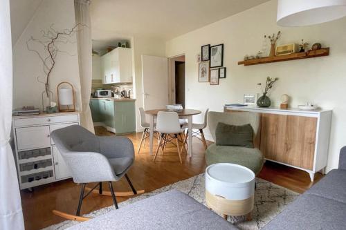 T2 apartment with balcony near beach