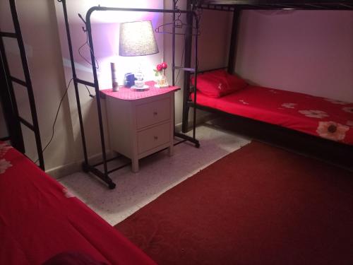 Ένα ή περισσότερα κρεβάτια σε δωμάτιο στο Abu Dhabi the best