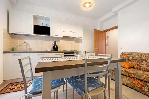 a kitchen with a table and chairs in a room at Appartamenti Panelatti in Bono