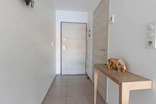 a cat statue sitting on a counter in a hallway at U Scaldasoli in Propriano