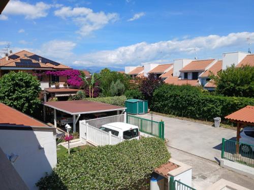 an overhead view of a yard with houses and a white van at La casa di ale in Latina